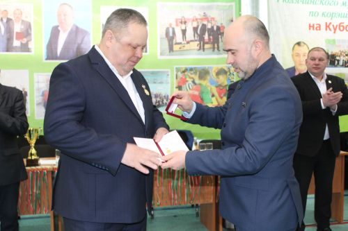 Танылган эшмәкәр, хәйрияче призына