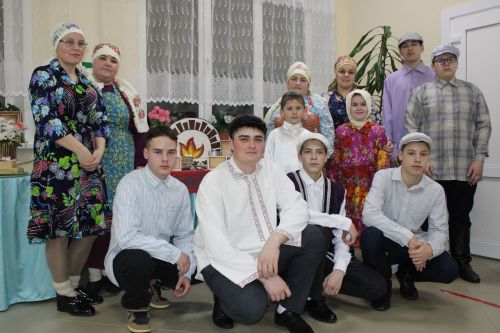 Укучылар һәм студентлар булдыра
