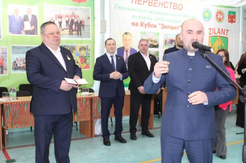 Танылган эшмәкәр, хәйрияче призына