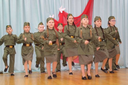 Укучылар һәм студентлар булдыра