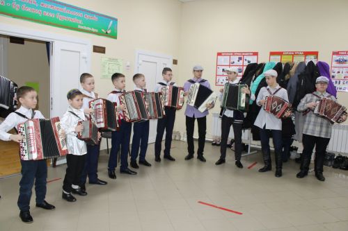 Укучылар һәм студентлар булдыра