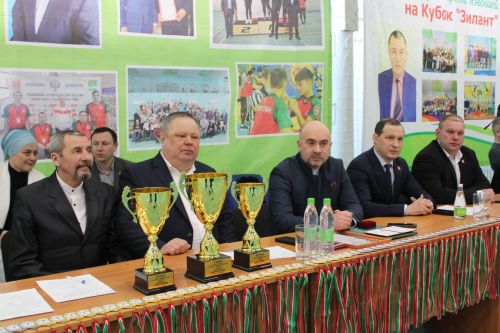 Танылган эшмәкәр, хәйрияче призына