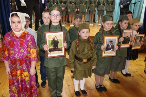 Укучылар һәм студентлар булдыра