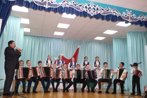 Укучылар һәм студентлар булдыра
