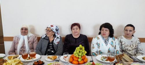 Әниләрне хөрмәтләделәр