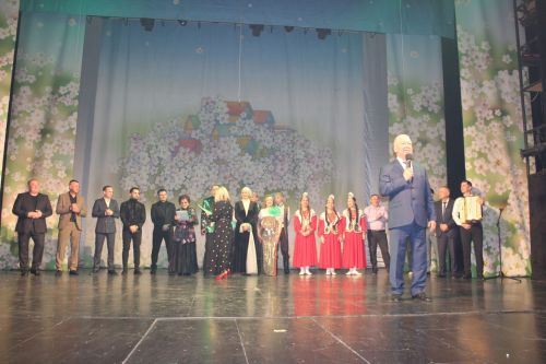 Районыбыздан чыккан сәхнә йолдызлары катнашында Хәйрия концерты узды