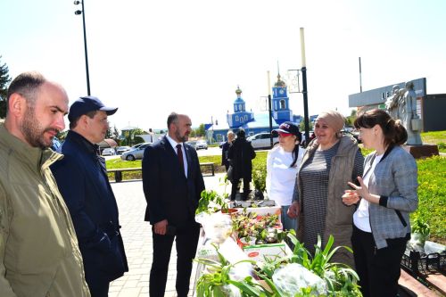 Бүген Теләче үзәк ял паркында «Изгелек чәчәге» акциясе узды