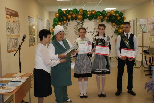 Кече Кибәхуҗада  «Соңгы кыңгырау» бәйрәме