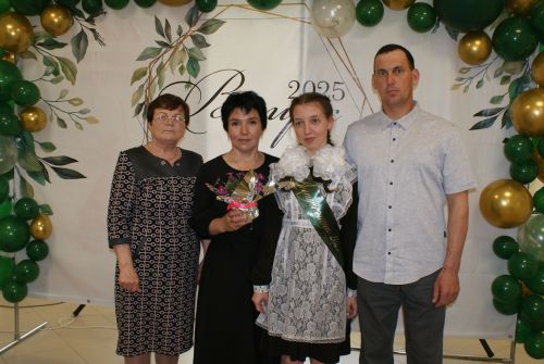 Кече Кибәхуҗада  «Соңгы кыңгырау» бәйрәме