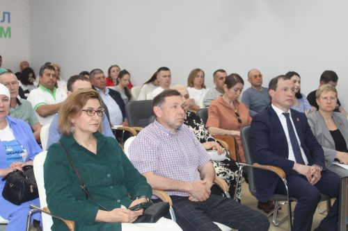 Эшмәкәрләр көне уңаеннан республика слёты узды