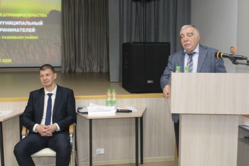 Эшмәкәрләр көне уңаеннан республика слёты узды