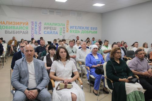 Эшмәкәрләр көне уңаеннан республика слёты узды