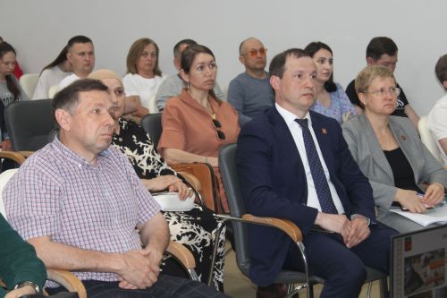 Эшмәкәрләр көне уңаеннан республика слёты узды