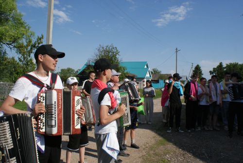 Олы Кибәхуҗа авылында күңелле итеп бирнә җыйдылар