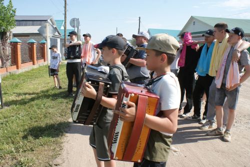 Олы Кибәхуҗа авылында күңелле итеп бирнә җыйдылар