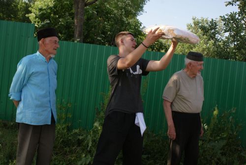 Олы Кибәхуҗа авылында күңелле итеп бирнә җыйдылар