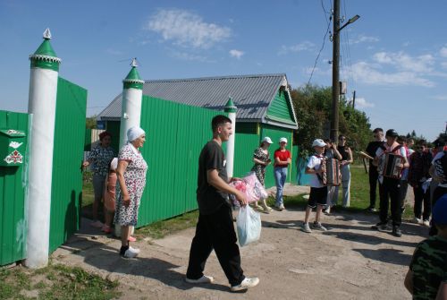 Олы Кибәхуҗа авылында күңелле итеп бирнә җыйдылар
