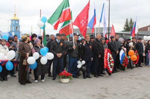Ватан азатлыгы өчен шәһит киткән якташларыбызның якты истәлеге бер минут тынлык белән искә алынды