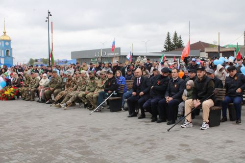 Ватан азатлыгы өчен шәһит киткән якташларыбызның якты истәлеге бер минут тынлык белән искә алынды