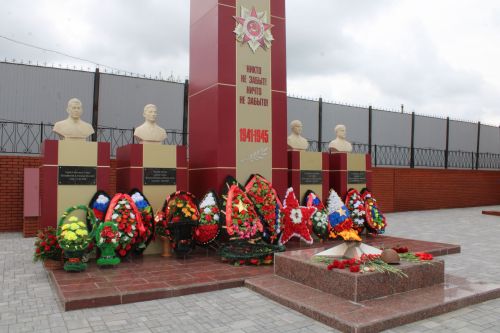 Ватан азатлыгы өчен шәһит киткән якташларыбызның якты истәлеге бер минут тынлык белән искә алынды