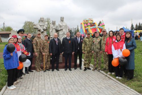Ватан азатлыгы өчен шәһит киткән якташларыбызның якты истәлеге бер минут тынлык белән искә алынды