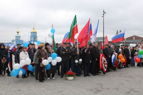 Ватан азатлыгы өчен шәһит киткән якташларыбызның якты истәлеге бер минут тынлык белән искә алынды