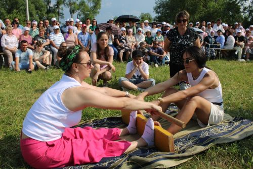 Ике бәйрәм  бергә