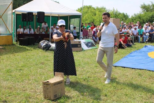 Ике бәйрәм  бергә