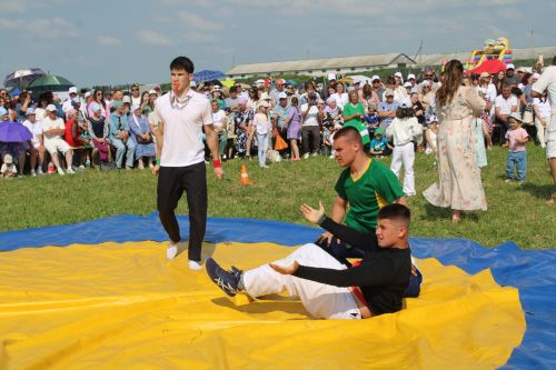 Ике бәйрәм  бергә