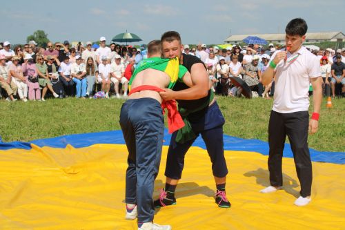 Ике бәйрәм  бергә