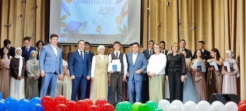 Теләче мәктәбе укучыларын олы юлга озатты