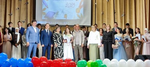 Теләче мәктәбе укучыларын олы юлга озатты