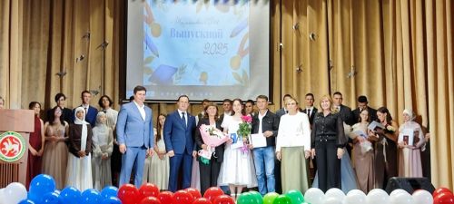 Теләче мәктәбе укучыларын олы юлга озатты