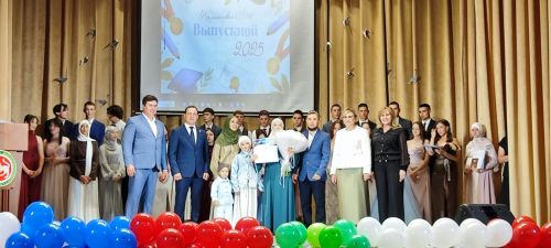 Теләче мәктәбе укучыларын олы юлга озатты