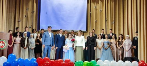 Теләче мәктәбе укучыларын олы юлга озатты