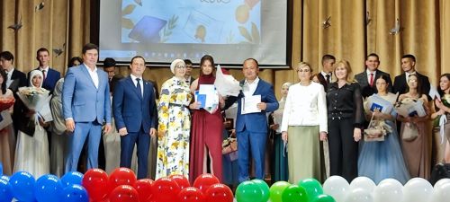 Теләче мәктәбе укучыларын олы юлга озатты