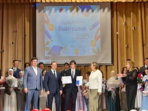 Теләче мәктәбе укучыларын олы юлга озатты