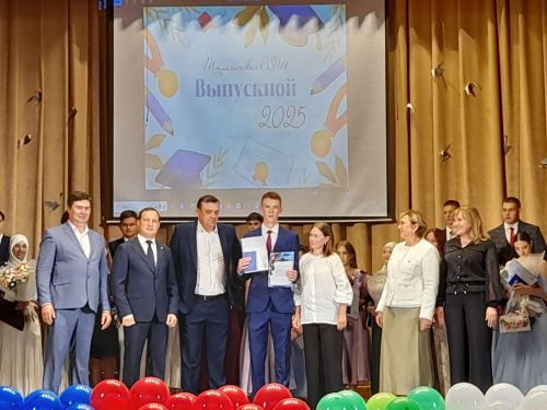 Теләче мәктәбе укучыларын олы юлга озатты