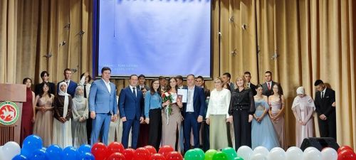 Теләче мәктәбе укучыларын олы юлга озатты