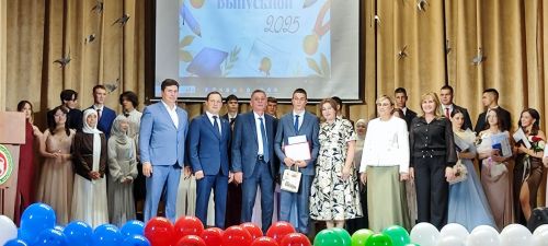 Теләче мәктәбе укучыларын олы юлга озатты