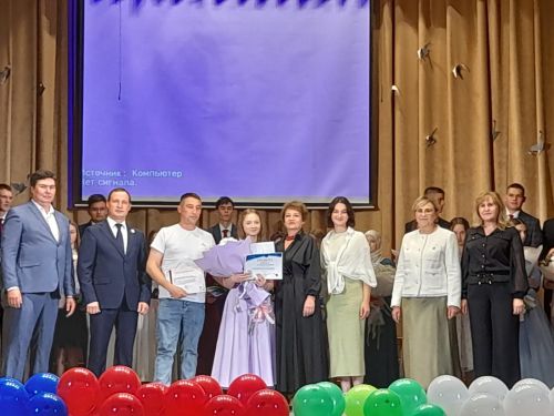 Теләче мәктәбе укучыларын олы юлга озатты