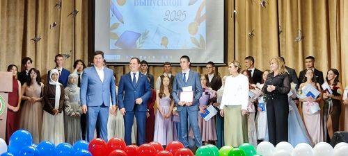 Теләче мәктәбе укучыларын олы юлга озатты