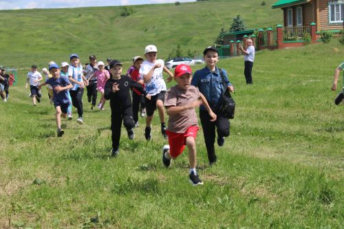 Кече Кибәхуҗа авылында балалар Сабантуе үтте