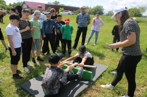 Кече Кибәхуҗа авылында балалар Сабантуе үтте