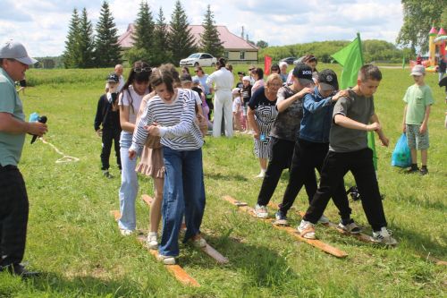 Кече Кибәхуҗа авылында балалар Сабантуе үтте