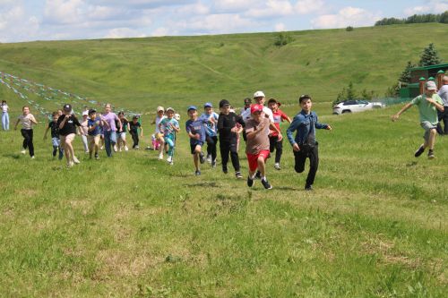 Кече Кибәхуҗа авылында балалар Сабантуе үтте