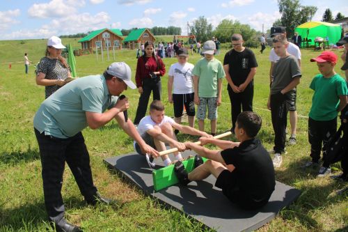 Кече Кибәхуҗа авылында балалар Сабантуе үтте
