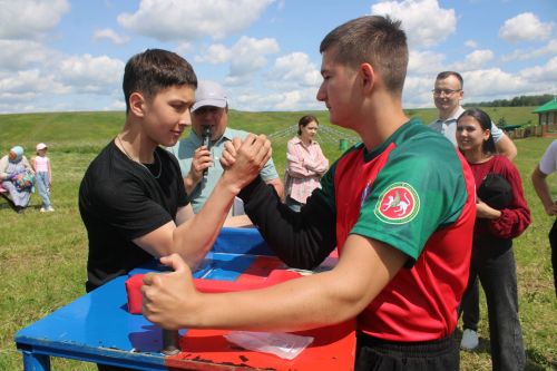 Кече Кибәхуҗа авылында балалар Сабантуе үтте