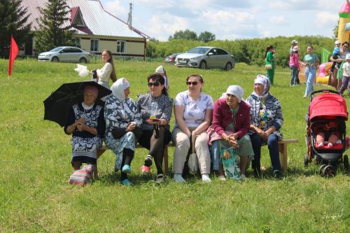 Кече Кибәхуҗа авылында балалар Сабантуе үтте