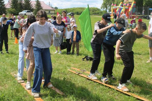 Кече Кибәхуҗа авылында балалар Сабантуе үтте